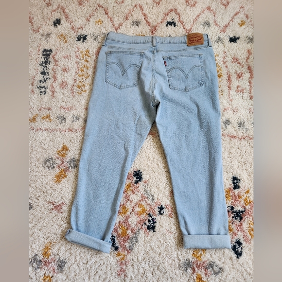 Levi's Boyfriend Jeans Light Blue Wash Cropped Length Size 32 - Picture 7 of 7